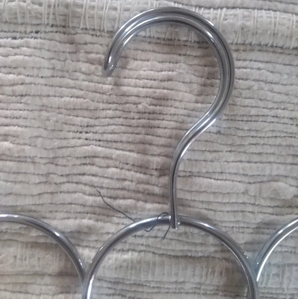 Scraf Hanger